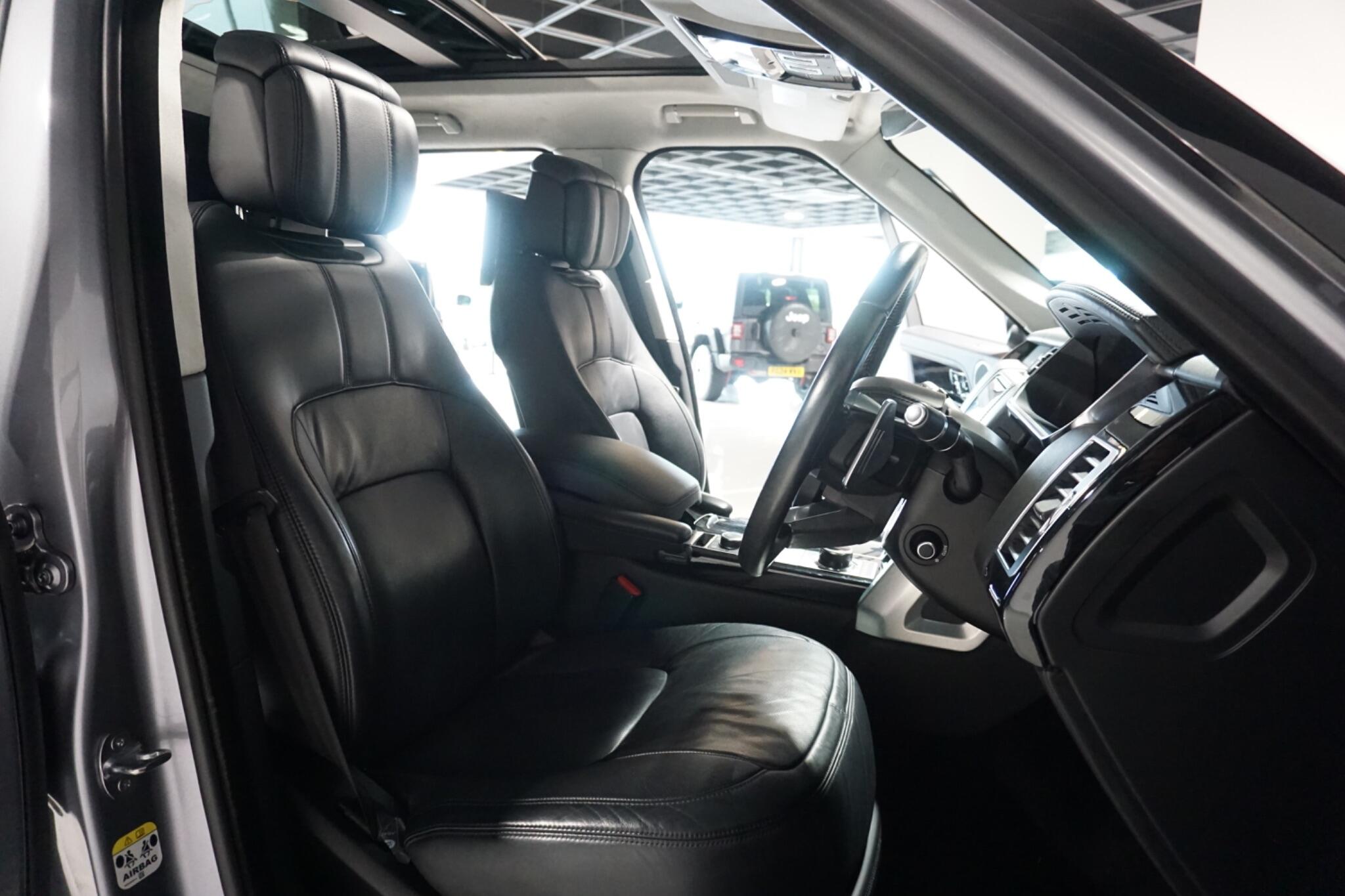 Land Rover Range Rover 2.0 P400e 13.1kWh Autobiography SUV 5dr Petrol Plug-in Hybrid Auto 4WD Euro 6 (s/s) (404 ps)